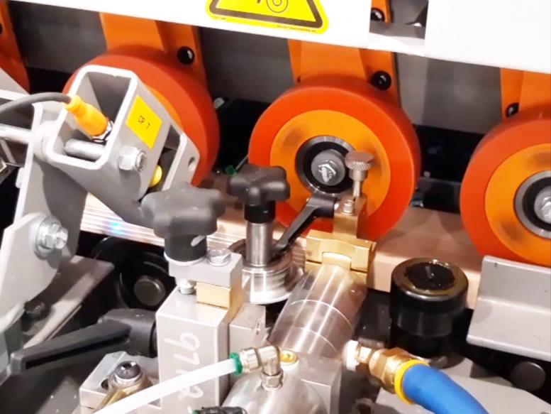 doucet-ags-gluing-sys.jpg doucet-ags-gluing-sys.jpg