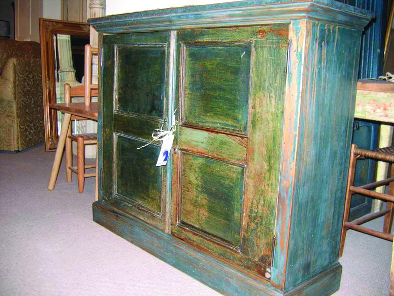 Tricks To Antiquing a Furniture Finish